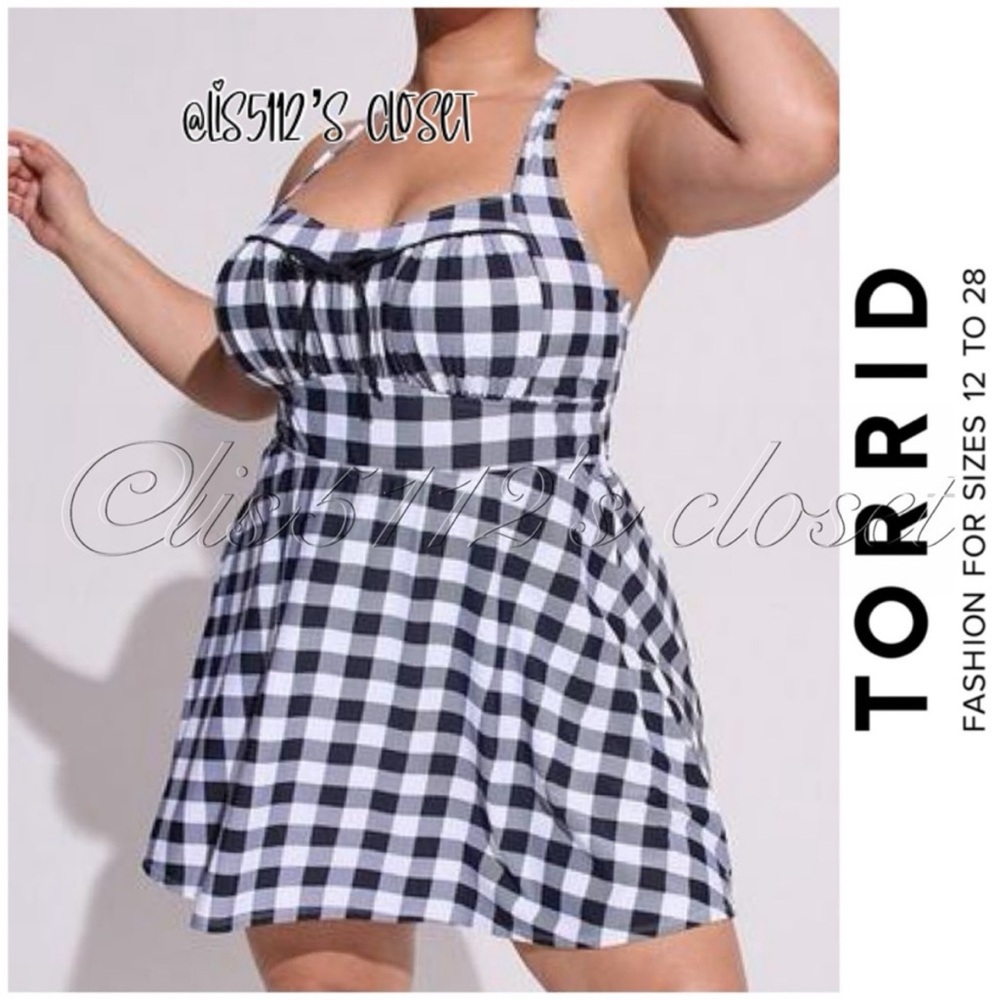 Torrid Retro Chic Black & White Gingham Wireless Ruched Cup Swim Dress 1X 14 16